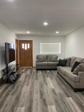Cozy & Renovated 2 Bed Apartment